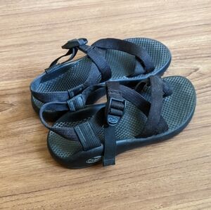 Women's Chacos ZX/2 Black Strappy Sandals - Size 7